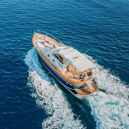 Air Of Sea On Boat Botel *